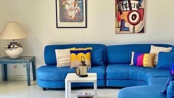 Smart-tv och eldstad