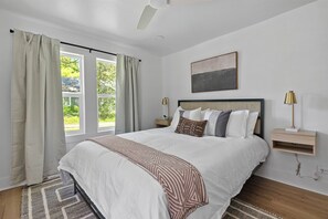 2 bedrooms, iron/ironing board, WiFi, bed sheets - (Unit A) Lakeside Home Close To Association Beach! (Lakeside)