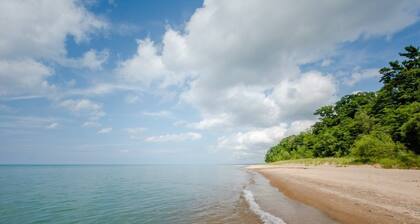 (Unit B) Lakeside Home Close To Private Association Beach!