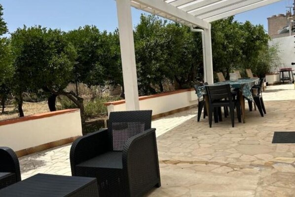 Outdoor dining - Sweet home Angi: Maison 2 Chambres (Marsala)