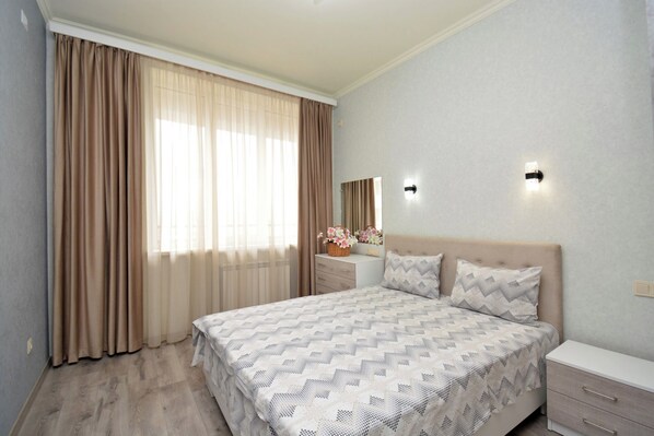 2 bedrooms, blackout drapes, iron/ironing board, free WiFi