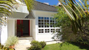 Exterior - 2-bedroom apartment in charming Lagoa da Conceição Florianópolis with AC, WiFi (Lagoa da Conceição Florianópolis)