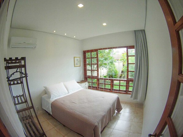 2 bedrooms, iron/ironing board, free WiFi, bed sheets - 2-bedroom apartment in charming Lagoa da Conceição Florianópolis with AC, WiFi (Lagoa da Conceição Florianópolis)