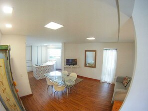 Interior - 2-bedroom apartment in charming Lagoa da Conceição Florianópolis with AC, WiFi (Lagoa da Conceição Florianópolis)