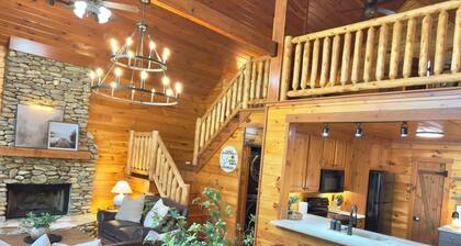 LAST MINUTE DEALS 15% OFF,Lake Hartwell,Private Dock, Fire Pit,Screened Porch