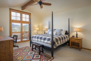 3 slaapkamers, een strijkplank/strijkijzer, gratis wifi, beddengoed