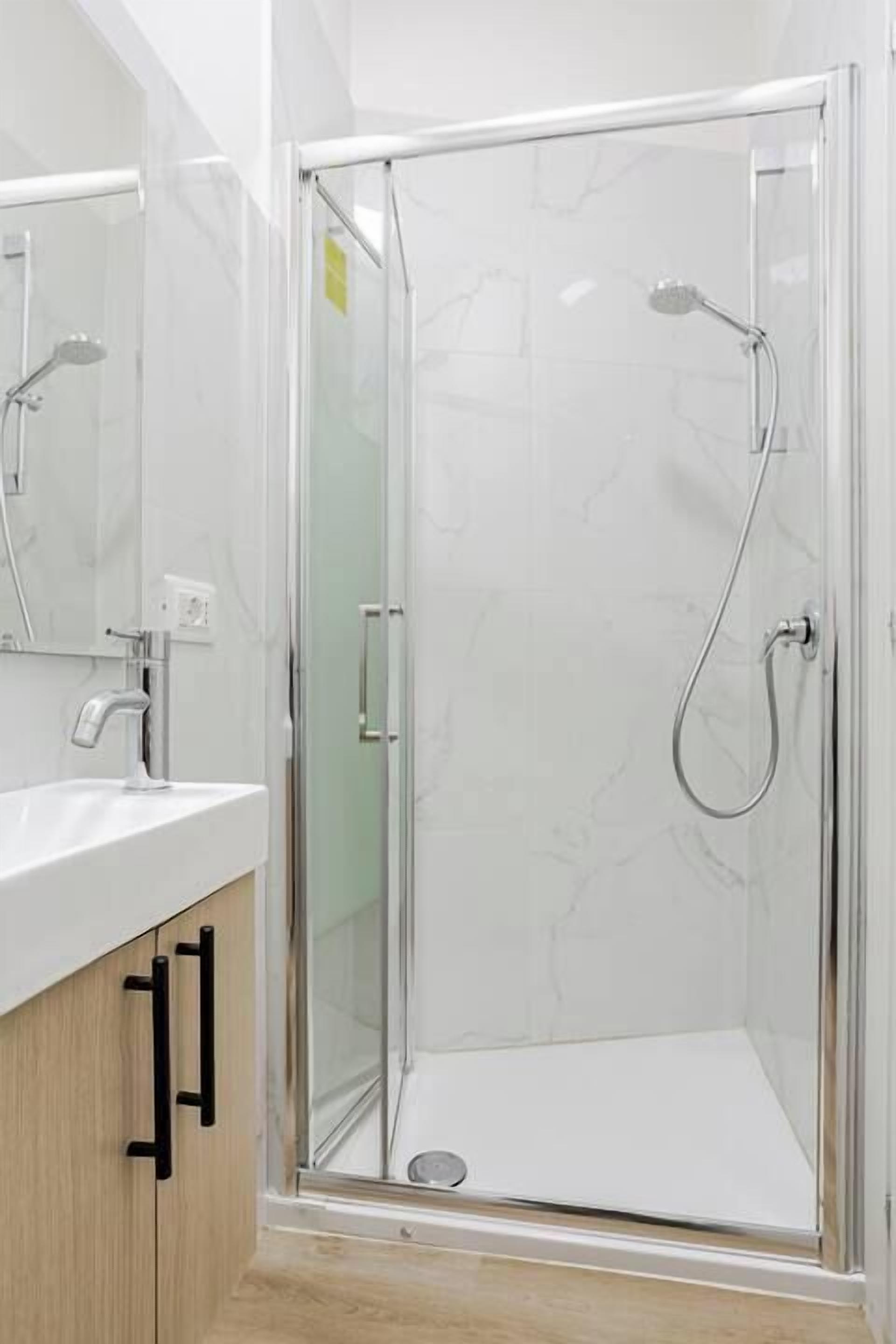 Comfort Townhome | Bathroom | Free toiletries, hair dryer, towels, soap