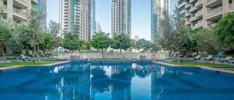 2 outdoor pools