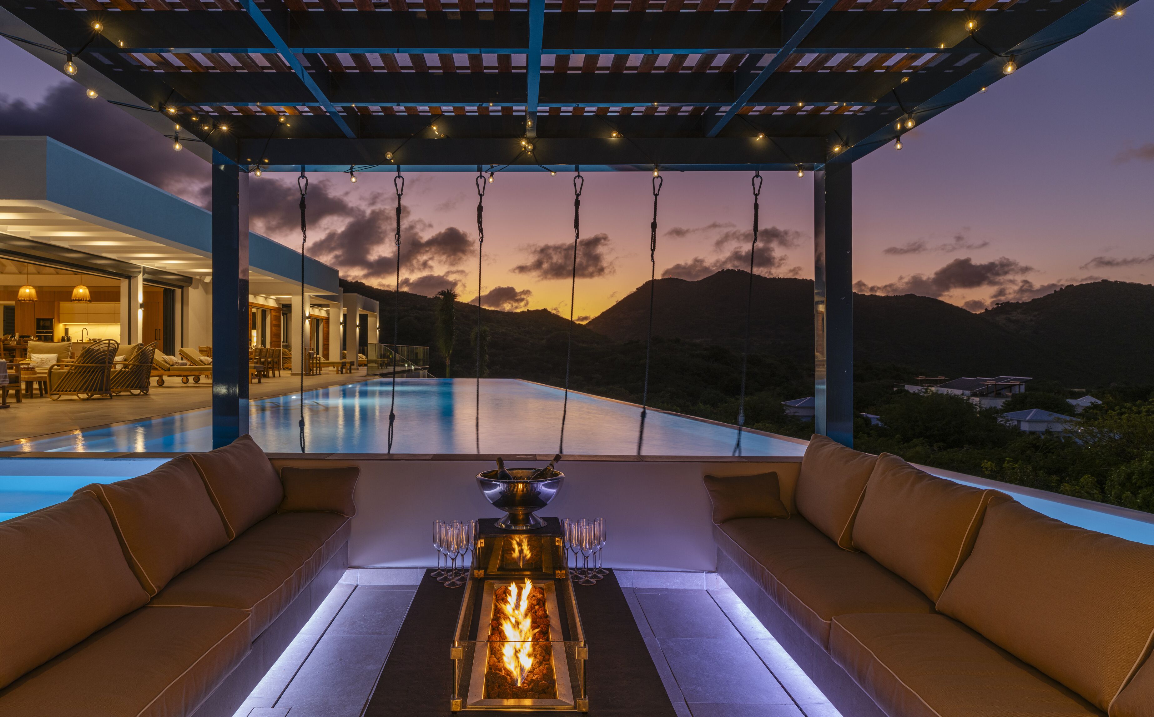 حمّام سباحة مُدفَّأ