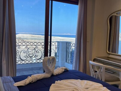 Spacious 5-bedroom villa in enchanting South Sinai Governorate with AC, WiFi