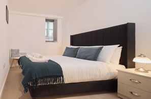 2 bedrooms, desk, iron/ironing board, free WiFi - Trendy Northern Quarter Retreat (Manchester)