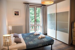 2 عدّة غرف نوم ومكواة/لوح كي وواي فاي مجانًا وملاءات أسرّة