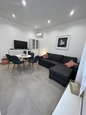 Comfort Apartment, City View | Living area - Le Semaphore (Saint-Raphaël)