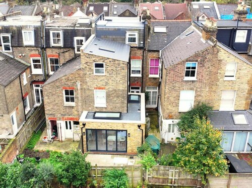 PS5+Games+Parking|Sleeps 6, 60"TV + Netflix, ideal for Business/Relocator stays