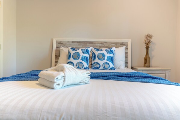 3 bedrooms, iron/ironing board, WiFi, bed sheets