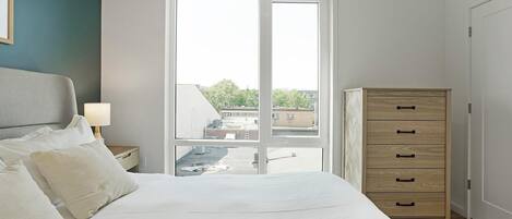 2 室のベッドルーム、デスク、アイロン / アイロン台、WiFi