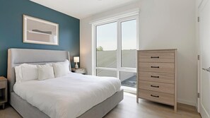 2 bedrooms, desk, iron/ironing board, WiFi