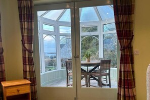 Dining - 2 Guests - Bbq & Patio - Sea Views (Strathcarron)