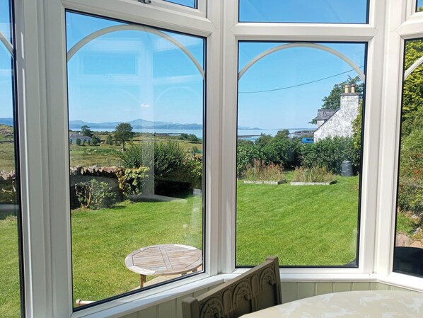 Interior - 2 Guests - Bbq & Patio - Sea Views (Strathcarron)