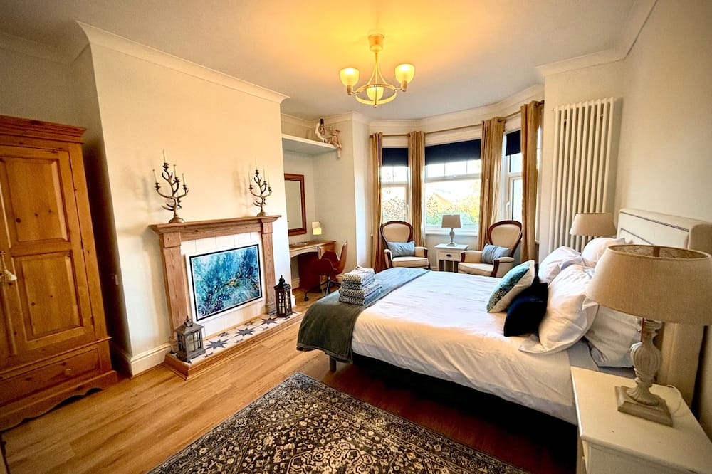 5 Guests - 2 Bedrooms - Free Parking - 1min Beach - Llanrhos