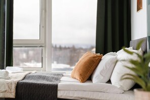 1 Schlafzimmer, Schreibtisch, schallisolierte Zimmer