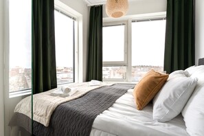 1 chambre, bureau, fer et planche Ă repasser, lit parapluie