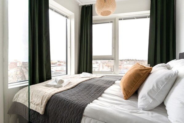 1 Schlafzimmer, Schreibtisch, schallisolierte Zimmer