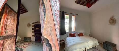 8 bedrooms, iron/ironing board, free WiFi, bed sheets