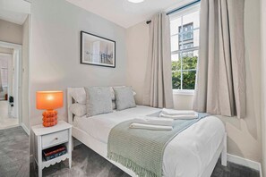 1 chambre, fer et planche à repasser, accès Internet, draps fournis