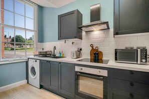 Réfrigérateur, micro-ondes, four, cafetière/bouilloire