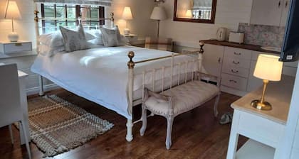 1 Bed Lodge - Southampton - Sleeps 2 - Parking