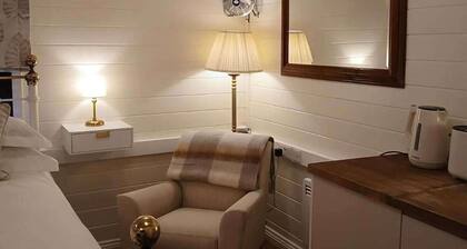 Tranquil Lodge Retreat in Southampton