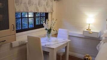 Cabin | Tempat makan