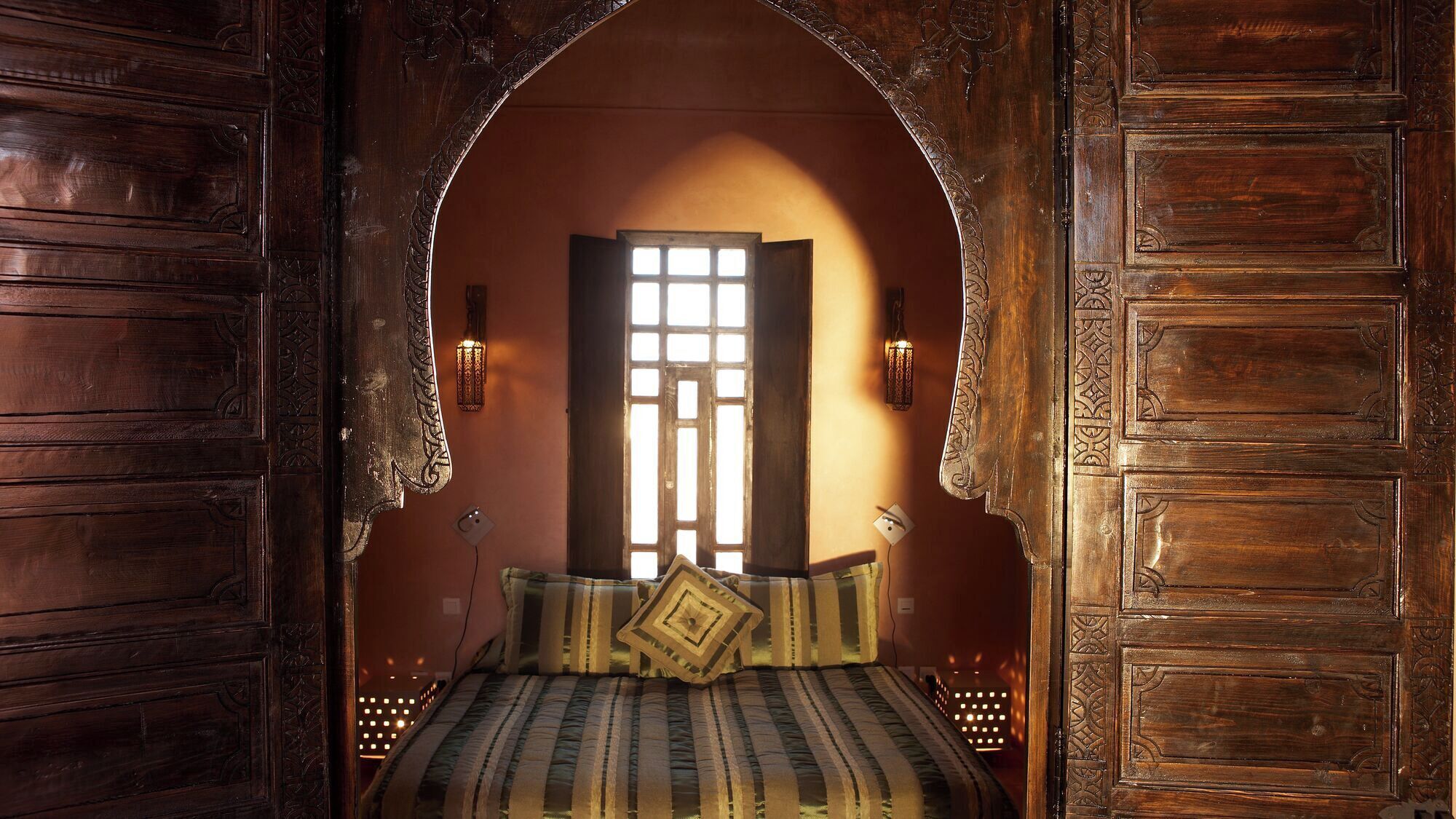 Soundproofing, free WiFi