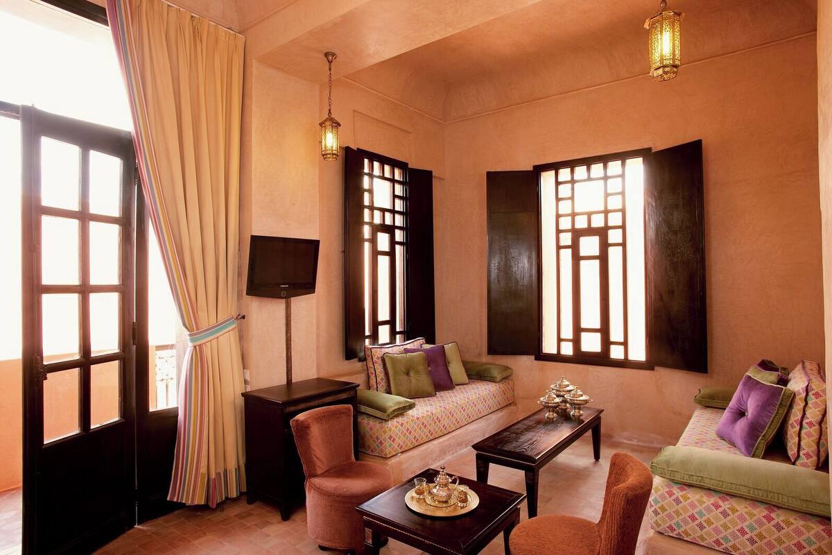 Soundproofing, free WiFi