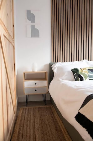 2 habitaciones, tabla de planchar con plancha, cuna de viaje y wifi 