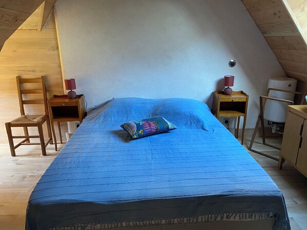 2 habitaciones, tabla de planchar con plancha, wifi y ropa de cama 