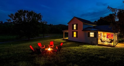 Nature-Quiet Retreat • Firepit + BBQ • PetFriendly