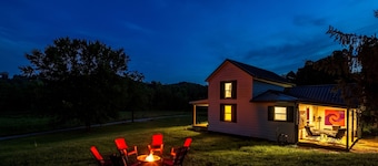 Nature-Quiet Retreat • Firepit + BBQ • PetFriendly