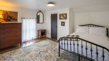 1 bedroom, iron/ironing board, free WiFi