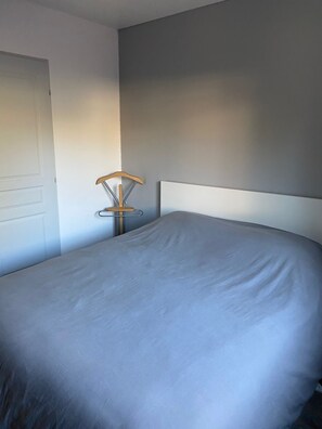 3 bedrooms, iron/ironing board, free WiFi, bed sheets - Charming house, 20 minutes from Montpellier and Sète, ideal for families (Cournonsec)