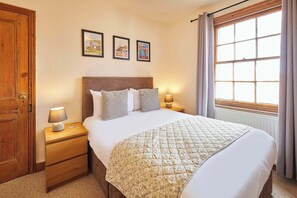 4 Schlafzimmer, Bügeleisen/Bügelbrett, Reisekinderbett, WLAN