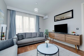 Eenvoudig appartement, balkon, uitzicht op de stad | Woonruimte