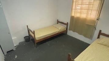 Habitación básica con 2 camas individuales | Wifi gratis