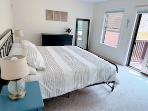 3 bedrooms, in-room safe, iron/ironing board, free WiFi - Cozy Lake Region Townhome – Steps from Moose Pond in Bridgton (Bridgton)