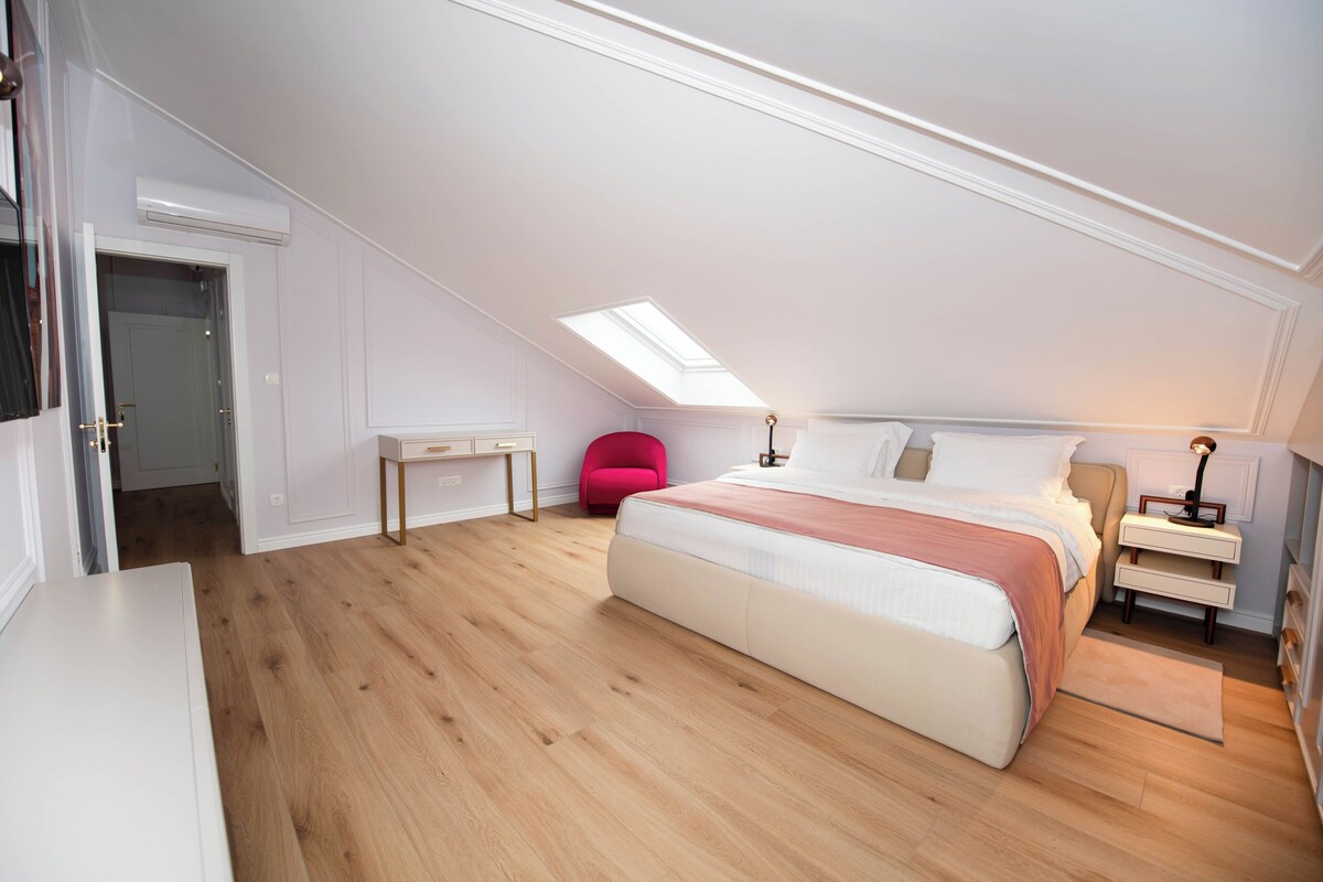Luxe appartement, 2 slaapkamers, uitzicht op zee, uitzicht op zee | 1 slaapkamer, een kluis op de kamer, verduisterende gordijnen