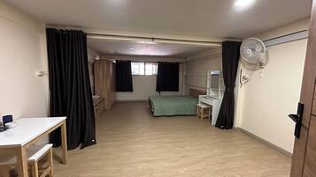 1 bedroom, desk, WiFi