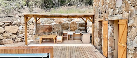 Outdoor dining
