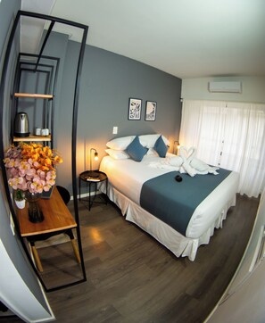 Superior Double Room | Desk, laptop workspace, blackout curtains, soundproofing - El Misti Suites Buenos Aires  (Buenos Aires)