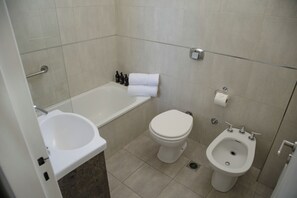 Classic Triple Room | Bathroom | Towels, soap, shampoo, toilet paper